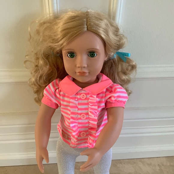 OUR GENERATION BATTAT DOLL 18” Inch Blonde Hair Green Eyes - Picture 9 of 10